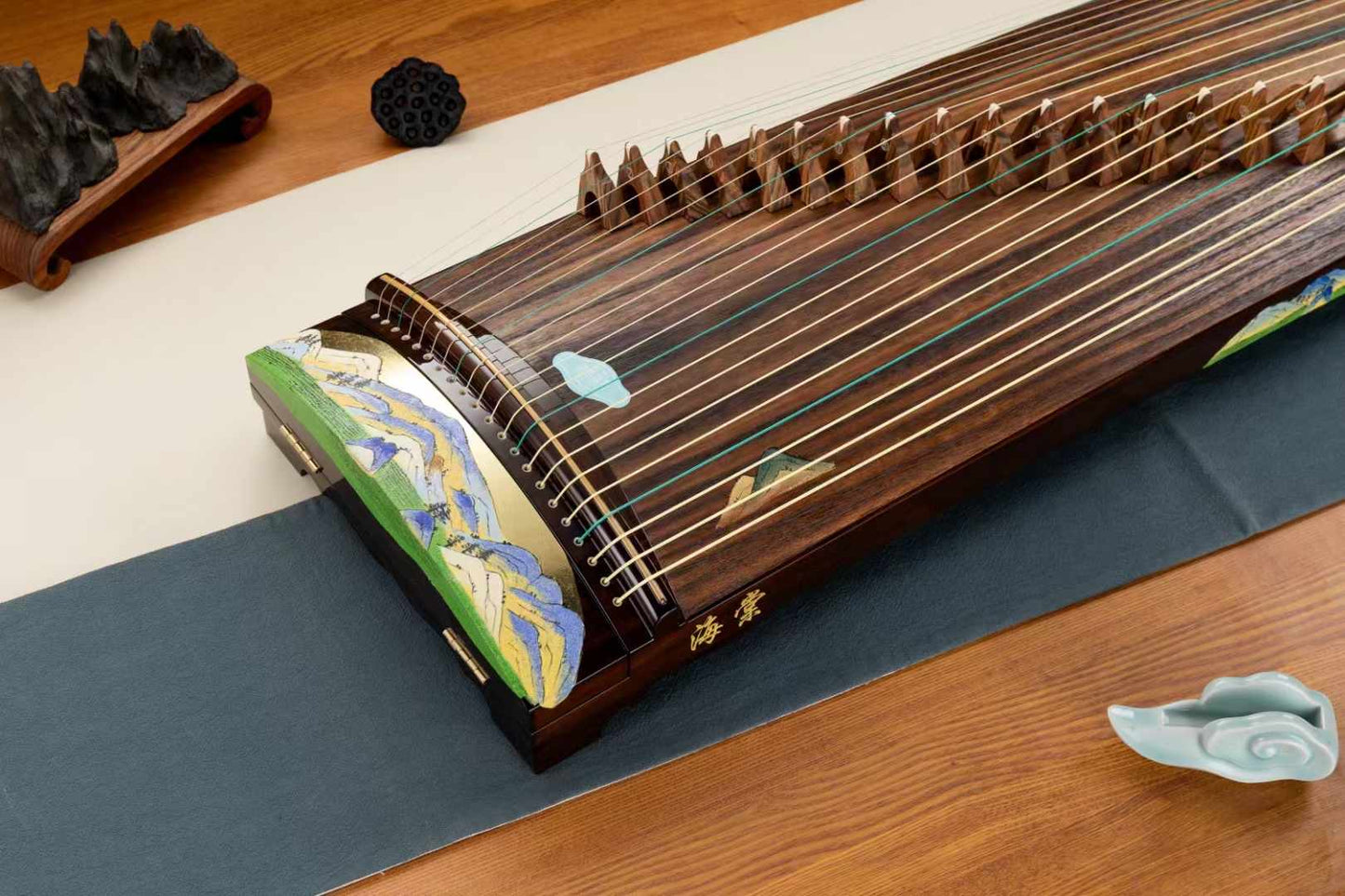 buy guzheng, affordable guzheng, small guzheng, 135cm guzheng, Haitang guzheng, high quality guzheng, premium guzheng, guzheng with free shipping, 小古筝,1米古筝,1.35米古筝,便携古筝,海棠古筝,海外买古筝,高性价比古筝