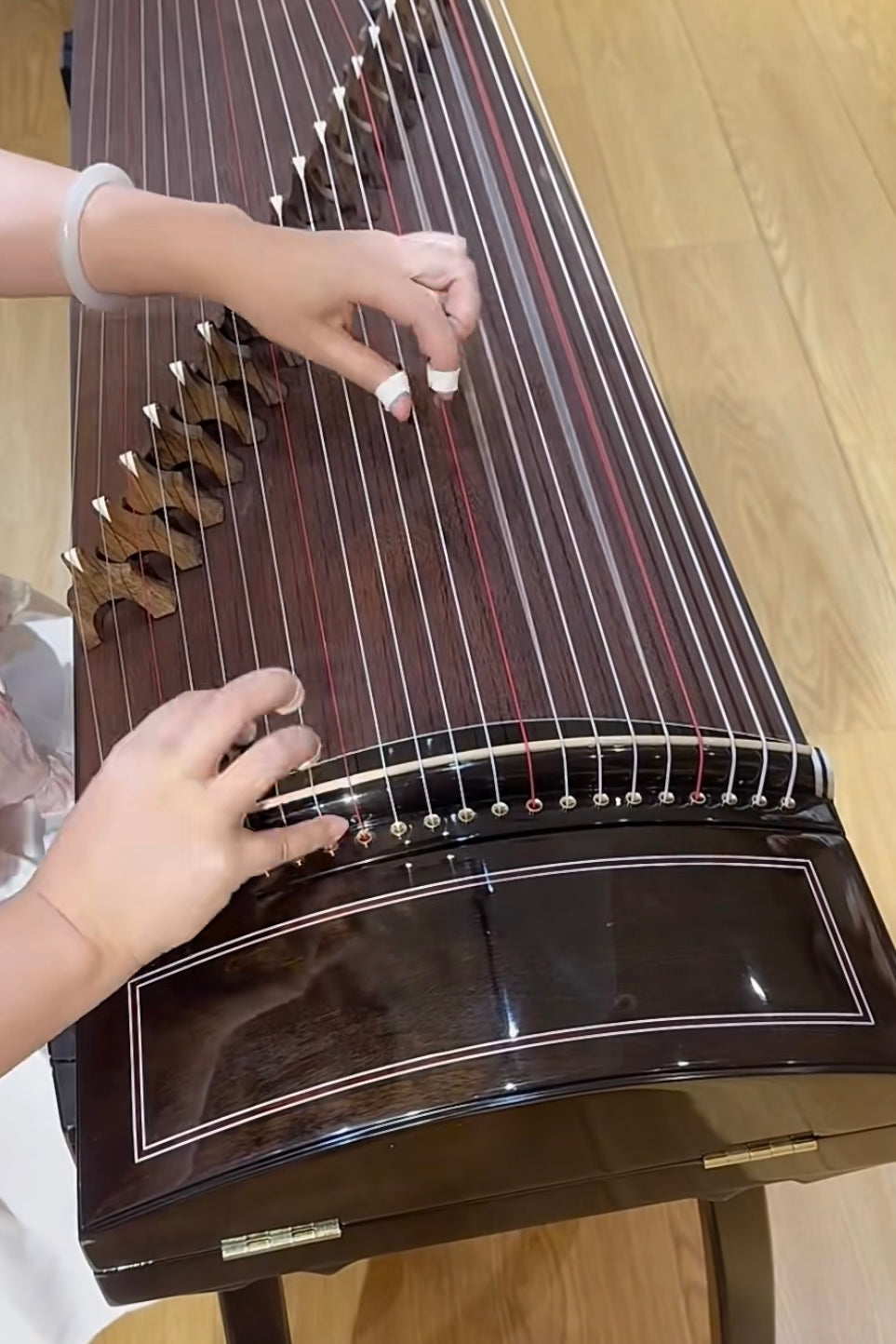 Zhuque Guzheng 980, Scarlet Bird guzheng, full carved guzheng, buy guzheng, 163cm guzheng, full-size guzheng, quality guzheng, premium guzheng, 朱雀古筝980,朱雀海外代理, 整挖古筝,高端古筝,海外买古筝,高性价比古筝