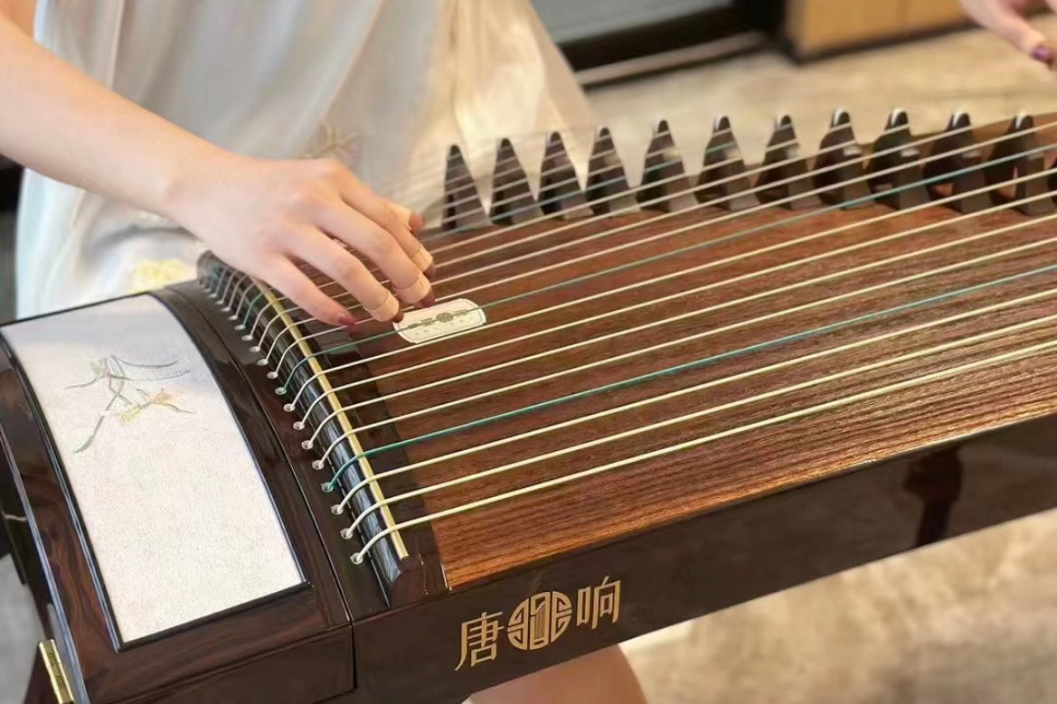 Tangxiang guzheng, buy guzheng, 163 guzheng, full-size guzheng, branded guzheng, quality guzheng, premium guzheng, concert-level guzheng, 唐响古筝，古筝海外代理，标准古筝，品质古筝, 海外买古筝，高性价比古筝