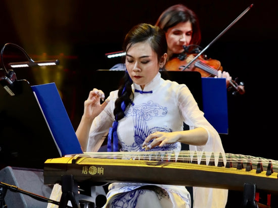 Top guzheng player in London, Guzheng artist, guzheng performance, Chinese harp performance, oriental music, solo guzheng show, 伦敦古筝演出，英国古筝表演，古筝新年演出，古筝独奏，英国古筝艺术家，欧洲古筝演奏家
