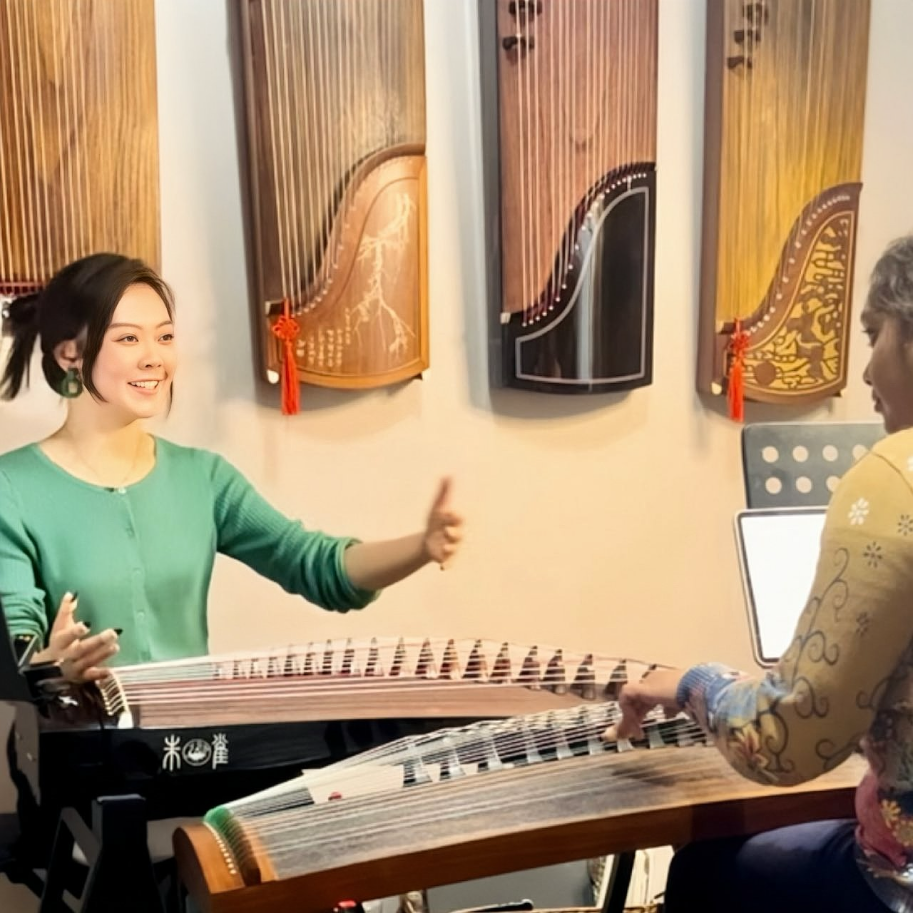 Chinese harp, Chinese zither, guzheng teacher in London, guzheng lessons in UK, online guzheng lessons, guzheng classes, learn guzheng near me, 古筝课，古筝老师，伦敦学古筝，线上学古筝