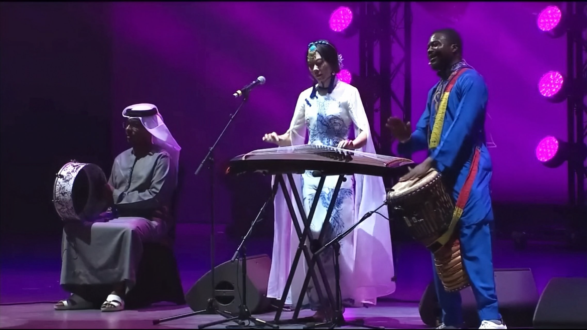 Load video: Guzheng artist based in London, guzheng performance, top guzheng player Qing Du, Chinese music concert, guzheng music, London Guzheng performance