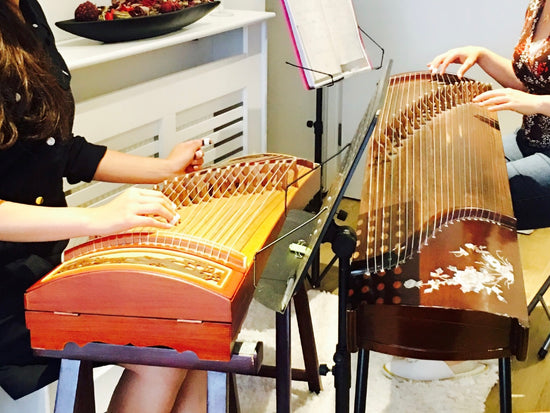 Chinese harp, Chinese zither, guzheng teacher in London, guzheng lessons in UK, online guzheng lessons, guzheng classes, learn guzheng near me, 古筝课，古筝老师，伦敦学古筝，线上学古筝