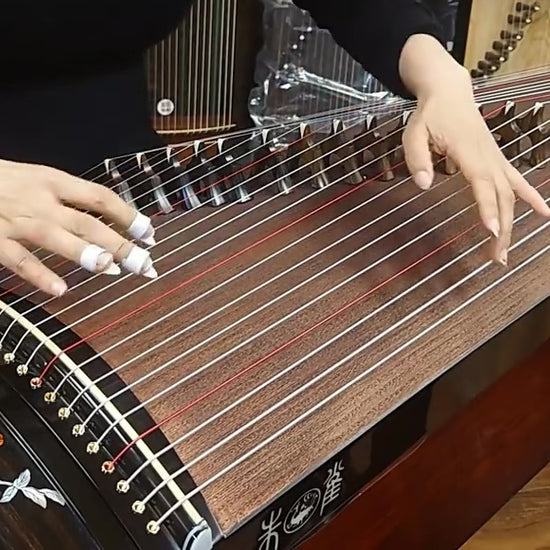 largest guzheng shop, zhuque Guzheng, 135cm guzheng, small guzheng, travel-size guzheng, quality guzheng, premium guzheng, concert guzheng, 朱雀古筝，1.35米小古筝，便携古筝，海外买古筝，高品质古筝，高性价比古筝，古筝海外专卖店，
