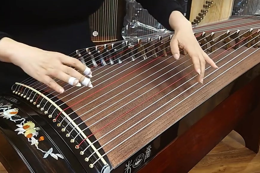 largest guzheng shop, zhuque Guzheng, 135cm guzheng, small guzheng, travel-size guzheng, quality guzheng, premium guzheng, concert guzheng, 朱雀古筝，1.35米小古筝，便携古筝，海外买古筝，高品质古筝，高性价比古筝，古筝海外专卖店，