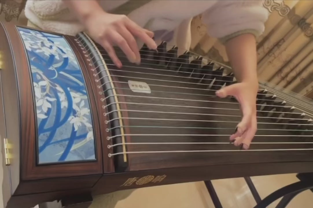 163cm guzheng, blue and lotus design, full size guzheng, premium guzheng, tangxiang guzheng, high quality guzheng, buy guzheng with Guzheng World, carefully-picked by Guzheng expert Qing Du, 163cm古筝, 唐响古筝, 高品质古筝, 高性价比古筝, 在海外买古筝