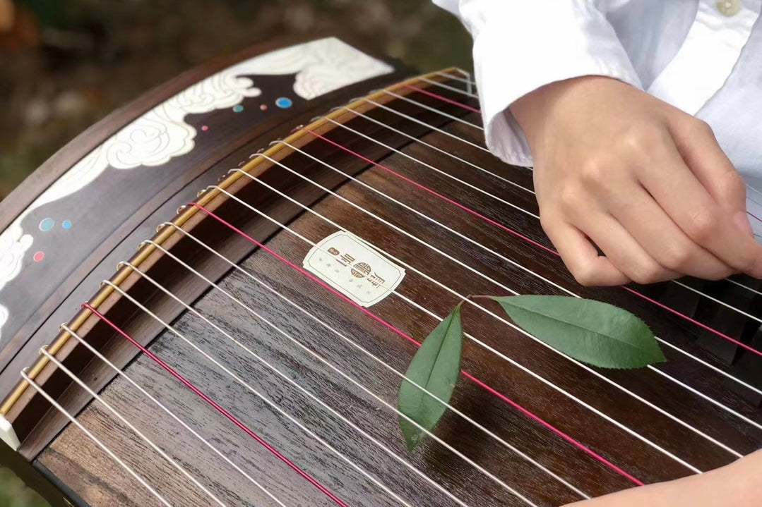 buy premium 135cm travel-size guzheng with Guzheng World | Carefully-picked by Guzheng expert Qing Du | 高性价比便携古筝｜买古筝｜学古筝｜古筝世界