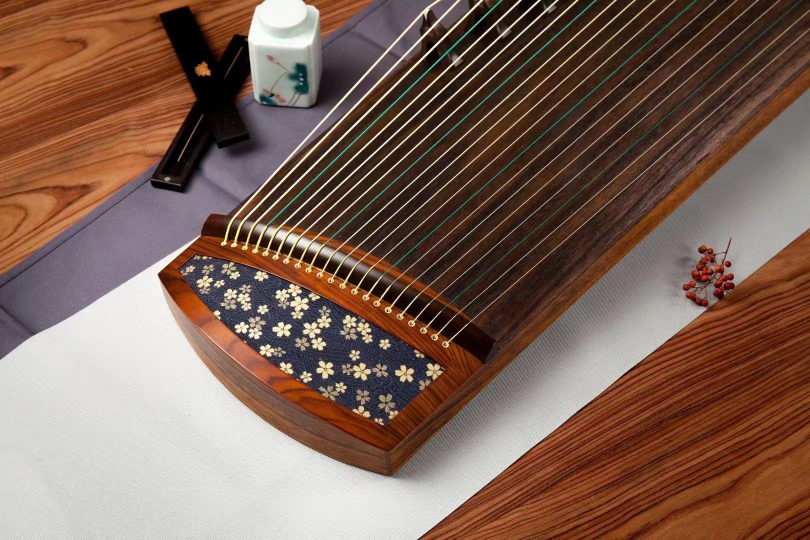 buy quality travel-size guzheng with Guzheng World | Carefully-picked by Guzheng expert Qing Du | 高性价比便携古筝｜买古筝｜学古筝｜古筝世界