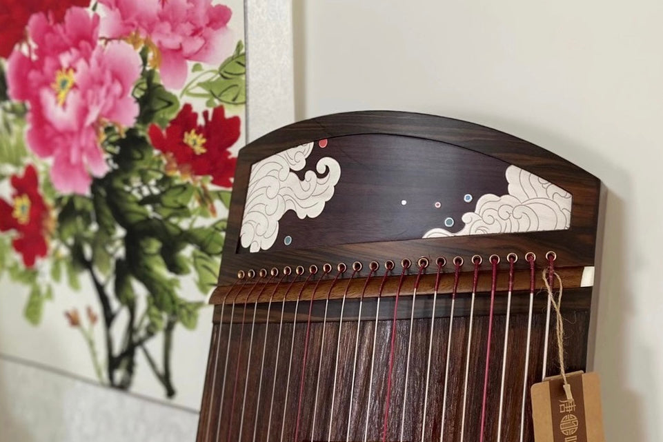buy premium 135cm travel-size guzheng with Guzheng World | Carefully-picked by Guzheng expert Qing Du | 高性价比便携古筝｜买古筝｜学古筝｜古筝世界