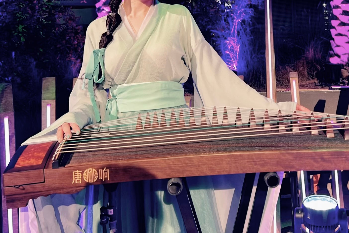 buy premium 135cm travel-size guzheng with Guzheng World | Carefully-picked by Guzheng expert Qing Du | 高性价比便携古筝｜买古筝｜学古筝｜古筝世界