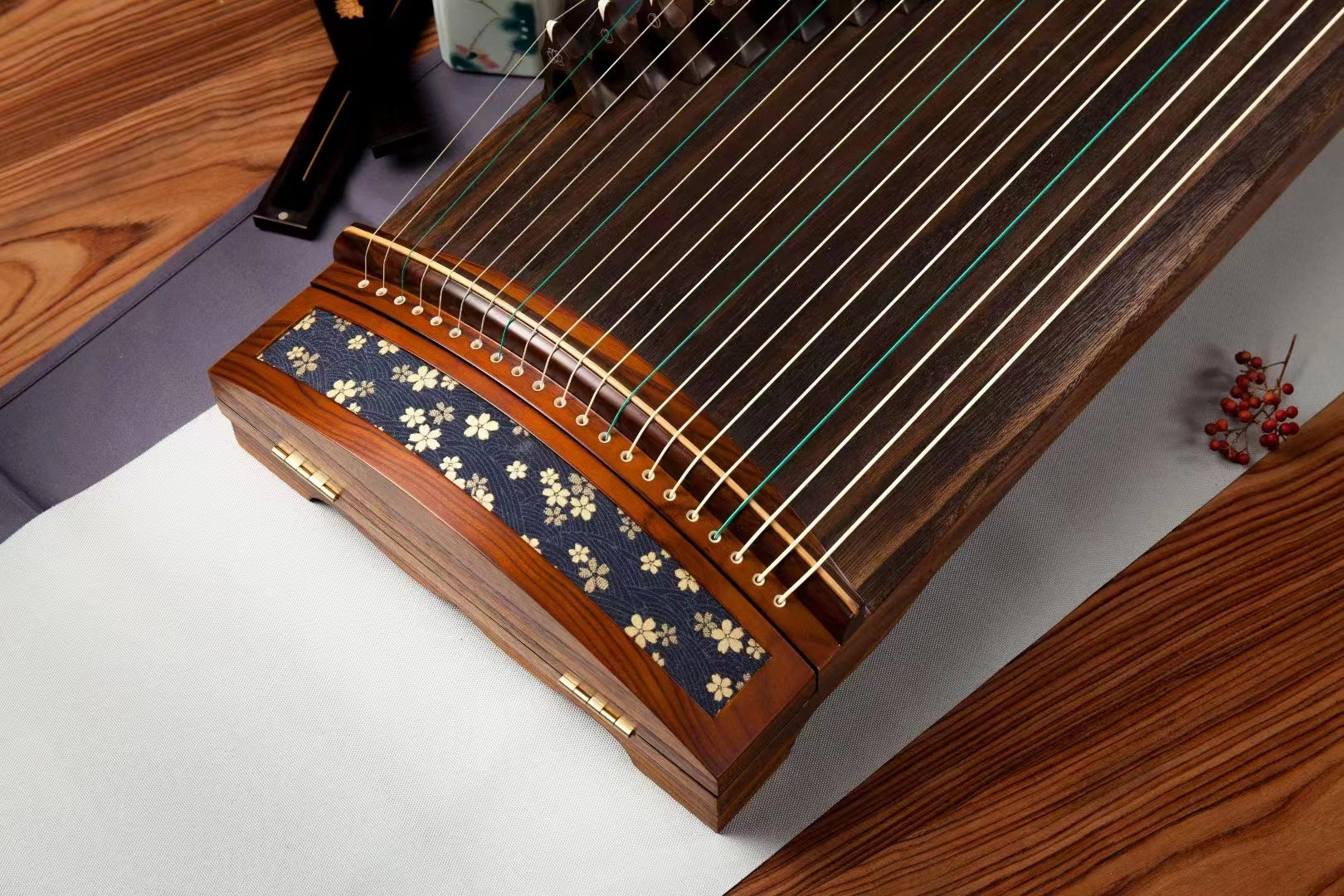 buy quality travel-size guzheng with Guzheng World | Carefully-picked by Guzheng expert Qing Du | 高性价比便携古筝｜买古筝｜学古筝｜古筝世界
